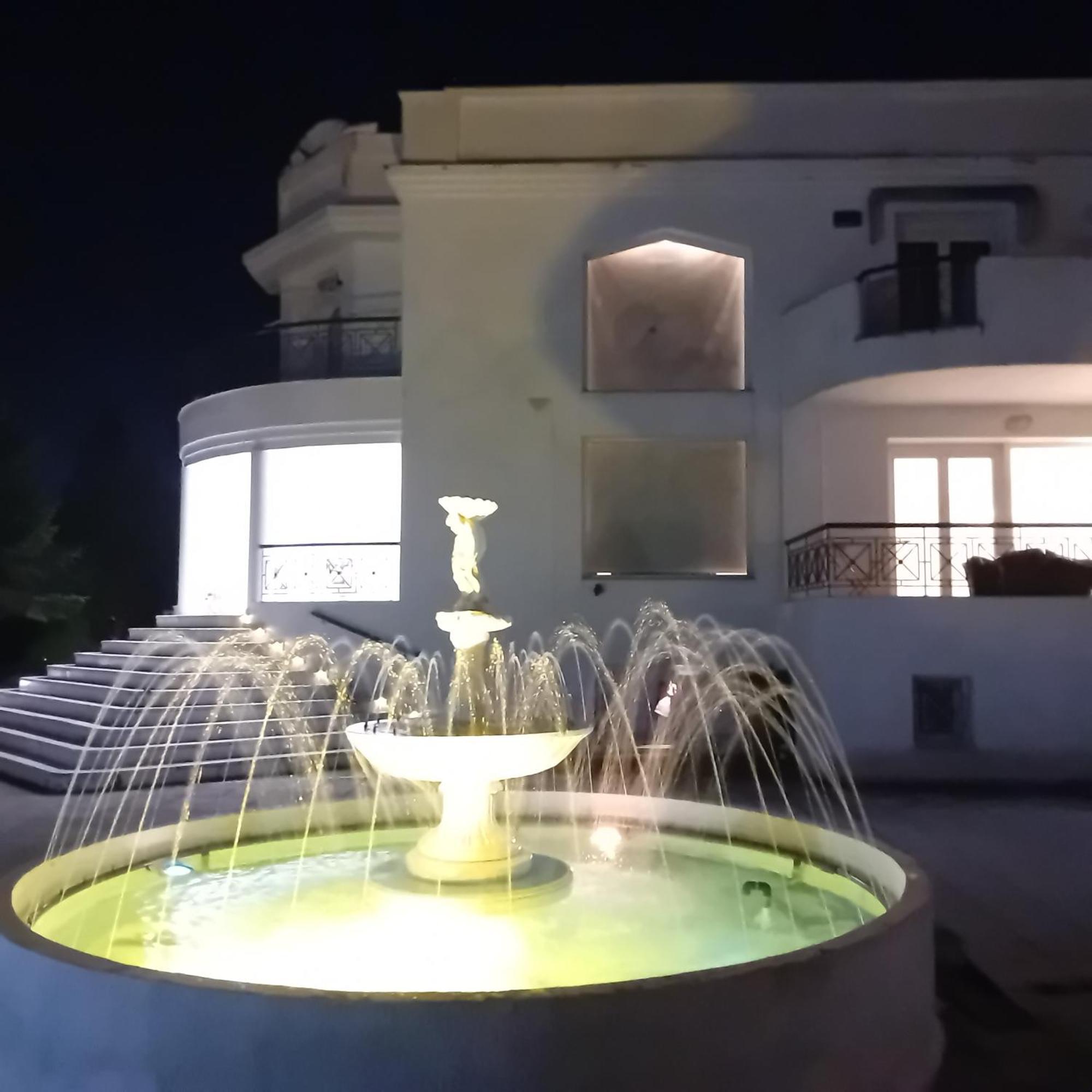 Πολυτελησ Βιλα 8 - 10 Ατομων Στην Περιοχη Αεροδρομιου Θεσσαλονικησ Villa Livadaki  Kültér fotó